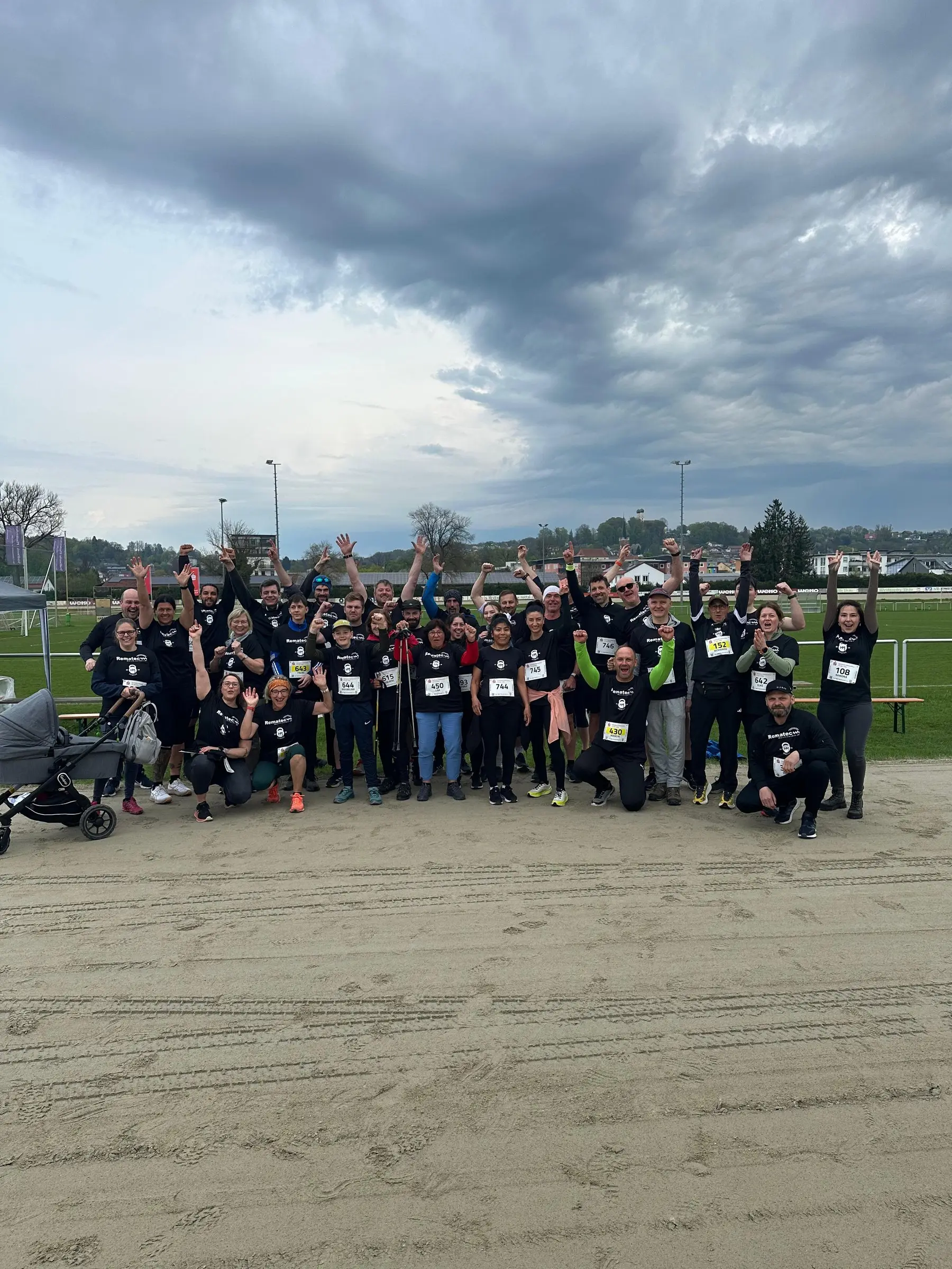 Rematec und HM Fitness Lauftreff-Gruppe beim Sparkassen Halbmarathon Pfarrkirchen Rottal-Inn